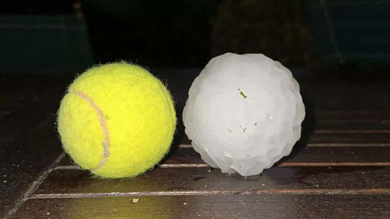 Grindină cât mingea de tenis în Italia / Peste 100 de persoane au fost rănite