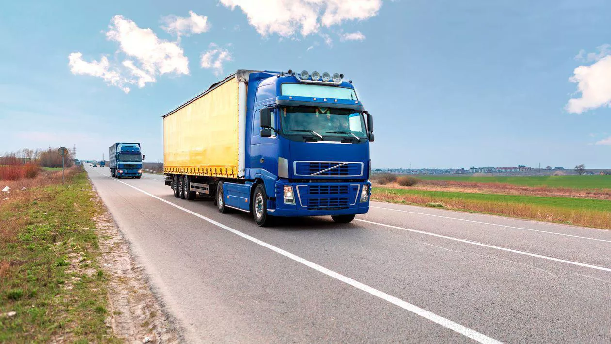 Răpit, sechestrat și bătut de prietenii angajatorului său, în Franța. Ce a pățit un șofer român de camion