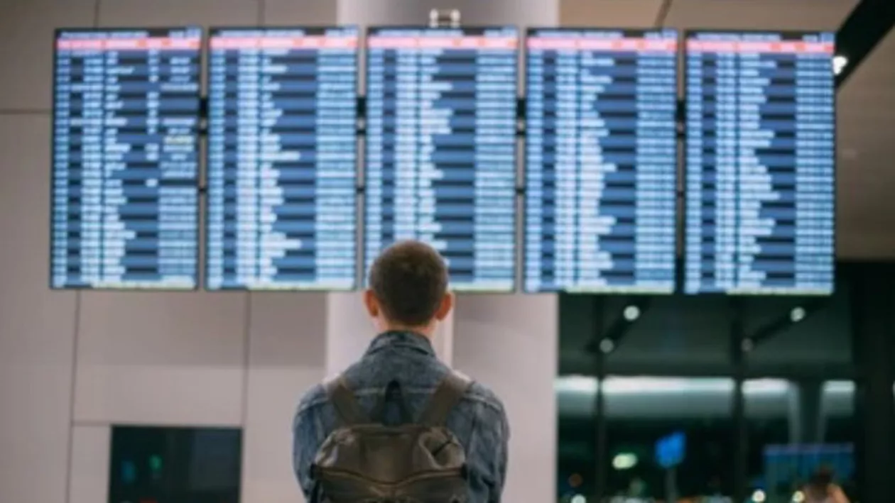 Strategia eșuată a unui tânăr pentru a călători mai ieftin cu avionul / Nu va mai putea zbura timp de 3 ani cu aeronavele companiei