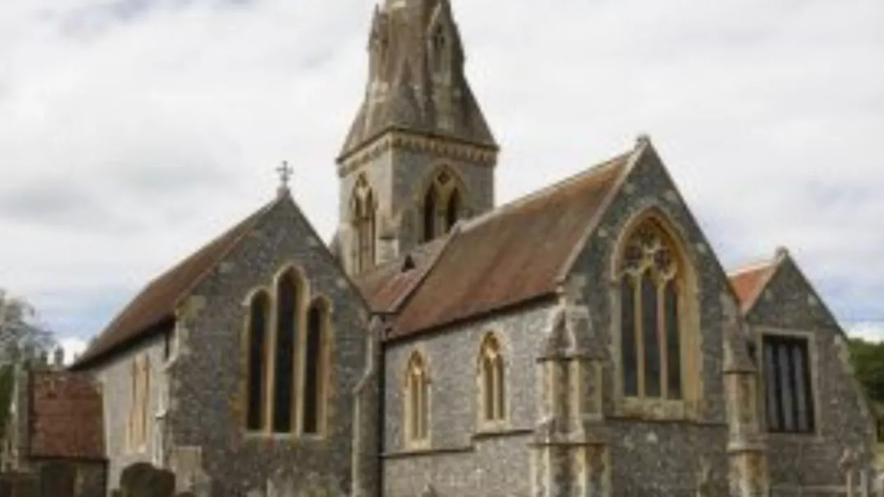 O biserică din UK îi învață pe copii să se simtă vinovați că sunt albi / Centrul religios promovează o doctrină din așa-zisa „piramidă a supremației albilor”