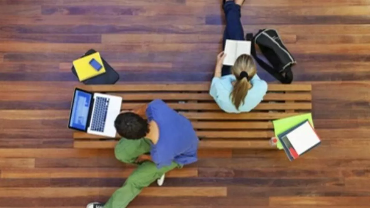 Tinerii, tot mai interesați de învățământul dual. Companiile vor să îi învețe meserie