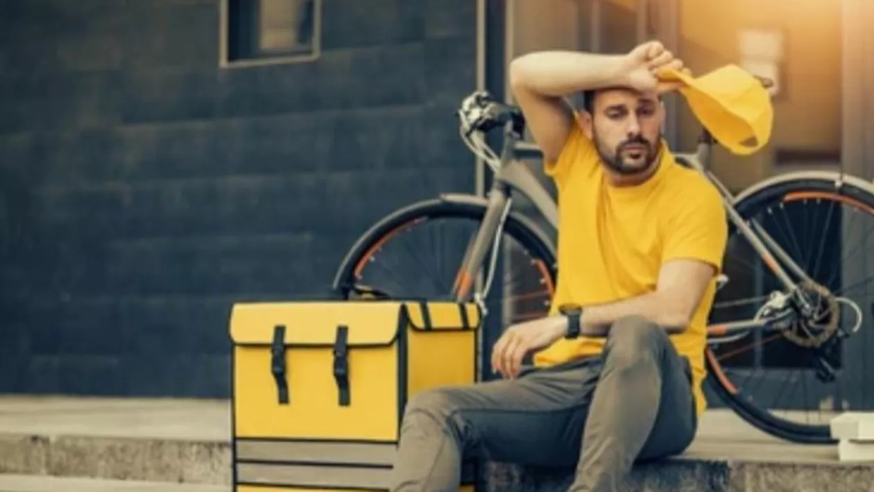 Ce înseamnă stres termic și cum poate afecta organismul / Sfaturi pentru muncitorii care lucrează pe caniculă