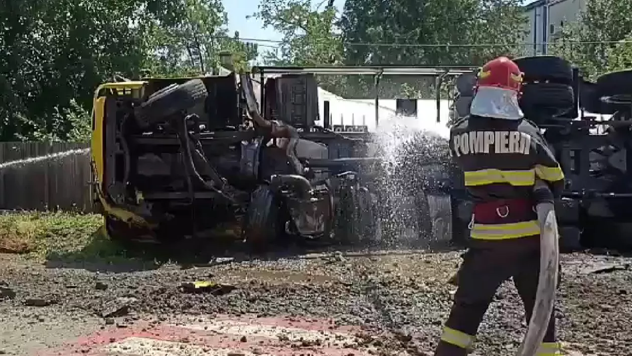 Pericol de explozie la Ploiești: Cisternă încărcată cu GPL, răsturnată pe carosabil. Motorina din rezervor s-a scurs