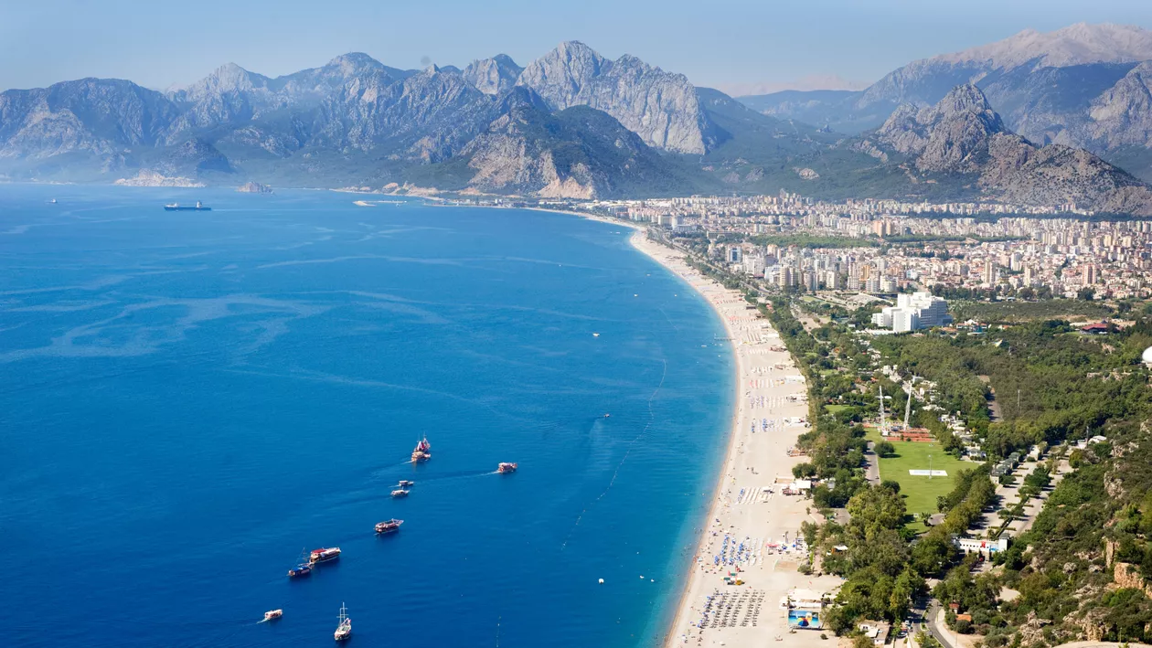3 motive să alegi o vacanță last minute de neuitat în Antalya