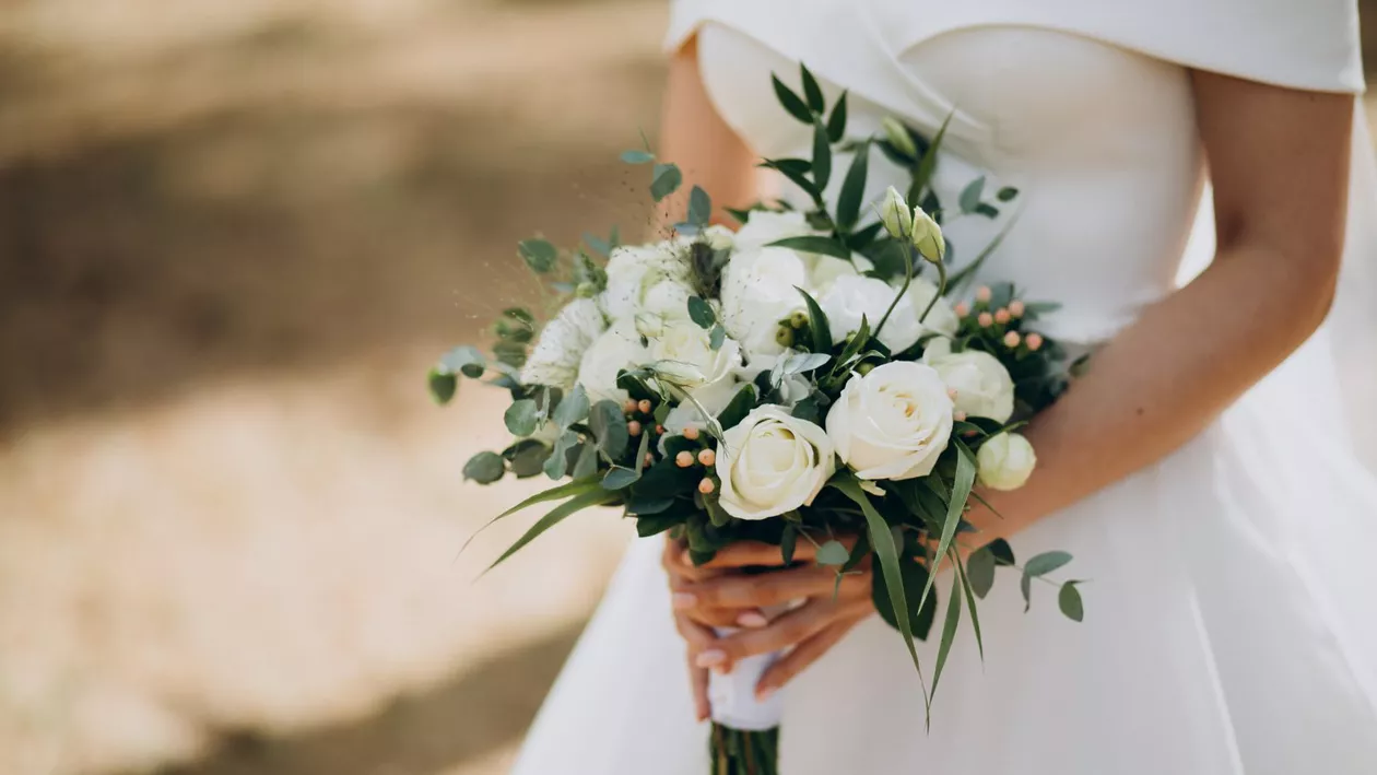 Motivul pentru care florile sunt la fel de importante ca meniurile la nunți. Cele mai potrivite alegeri în 2023