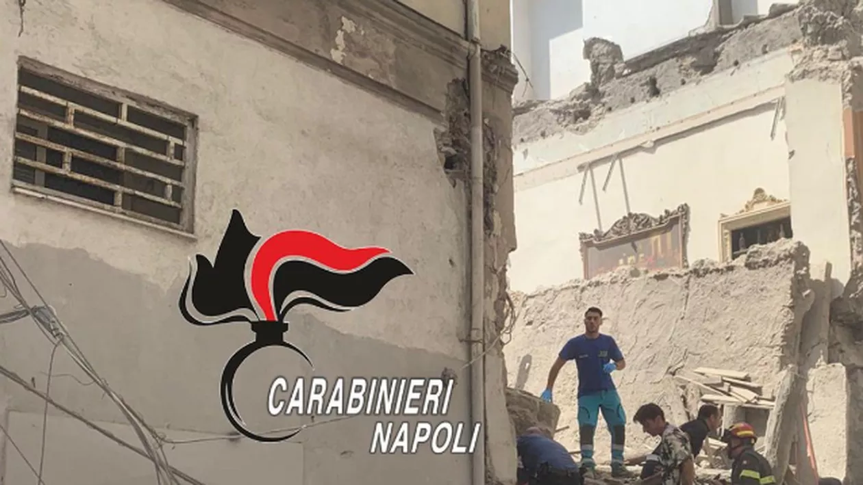 Un bloc de trei etaje s-a prăbușit în Italia, aproape de Napoli / Salvatorii caută victime prin dărâmături