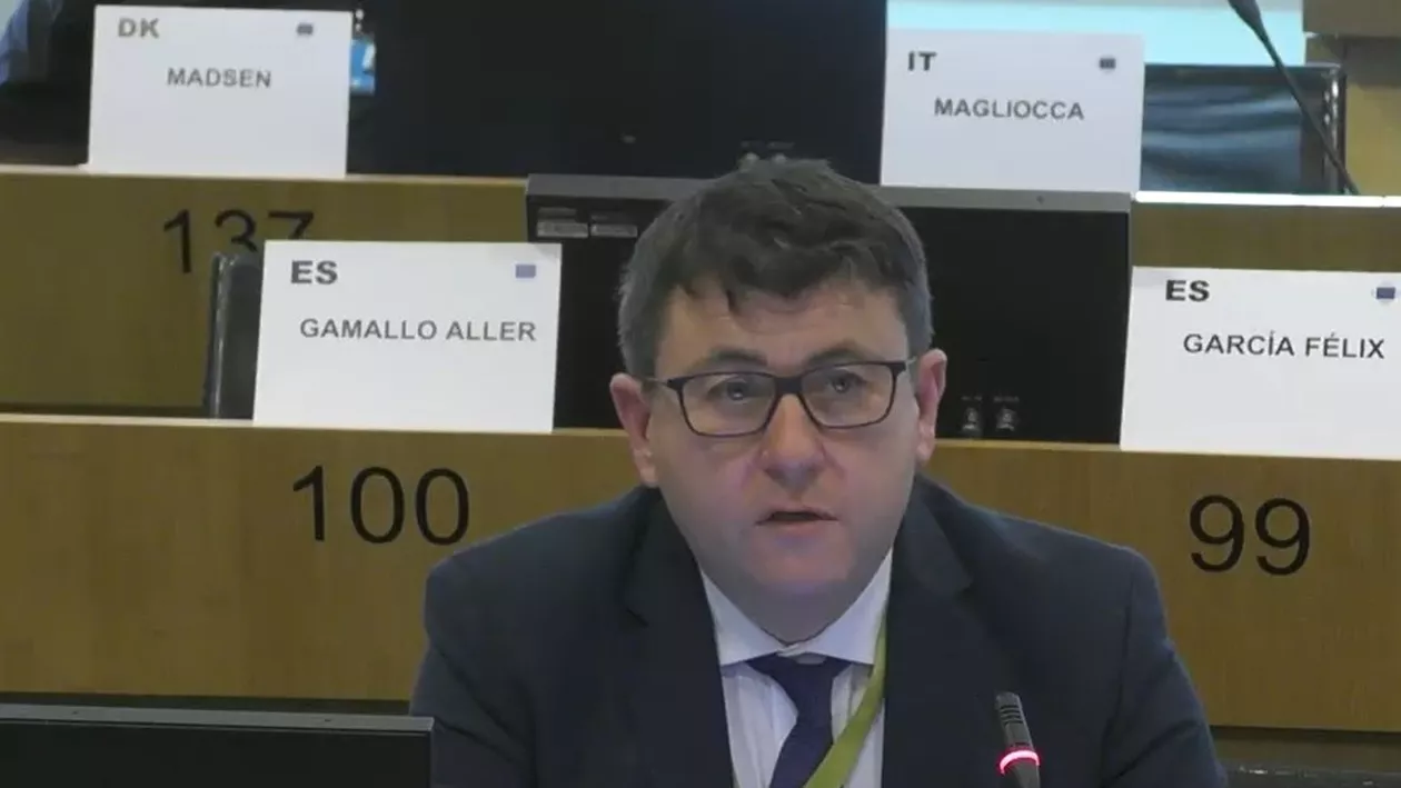 Președintele CJ Harghita susține că în cimitirul Valea Uzului au fost amplasate „ilegal” cruci pentru eroii români. Csaba Borboly: E infracțiune. Toate materialele de construcție introduse acolo vor fi scoase (VIDEO)