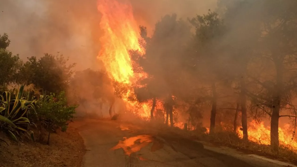 România a trimis alți pompieri în Grecia pentru a stinge incendiile de vegetație