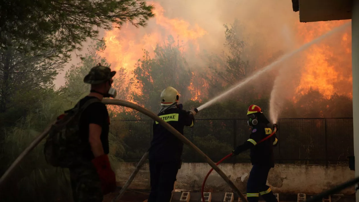 Peste 50 de incendii de vegetație au izbucnit în Grecia în doar 24 de ore. Situația este gravă pe insula Evia