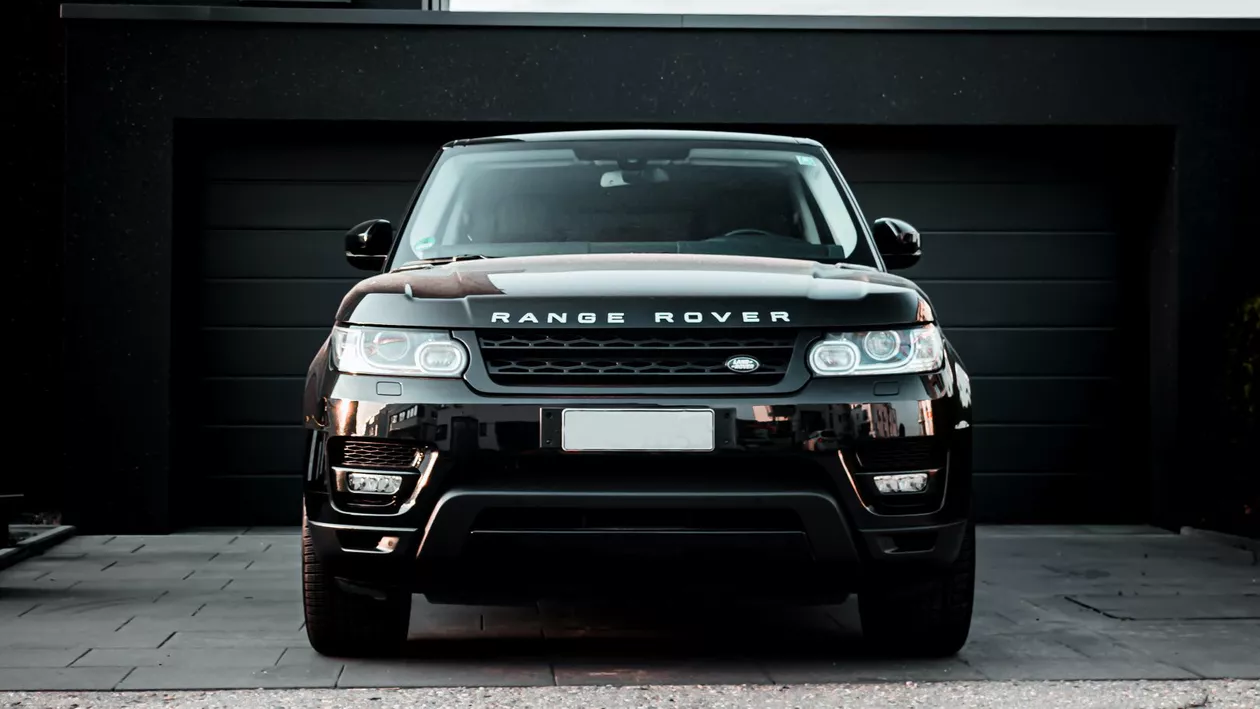 Polițiștii de frontieră au confiscat un bolid furat din Italia, de 200.000 de lei, de la o femeie de 55 de ani