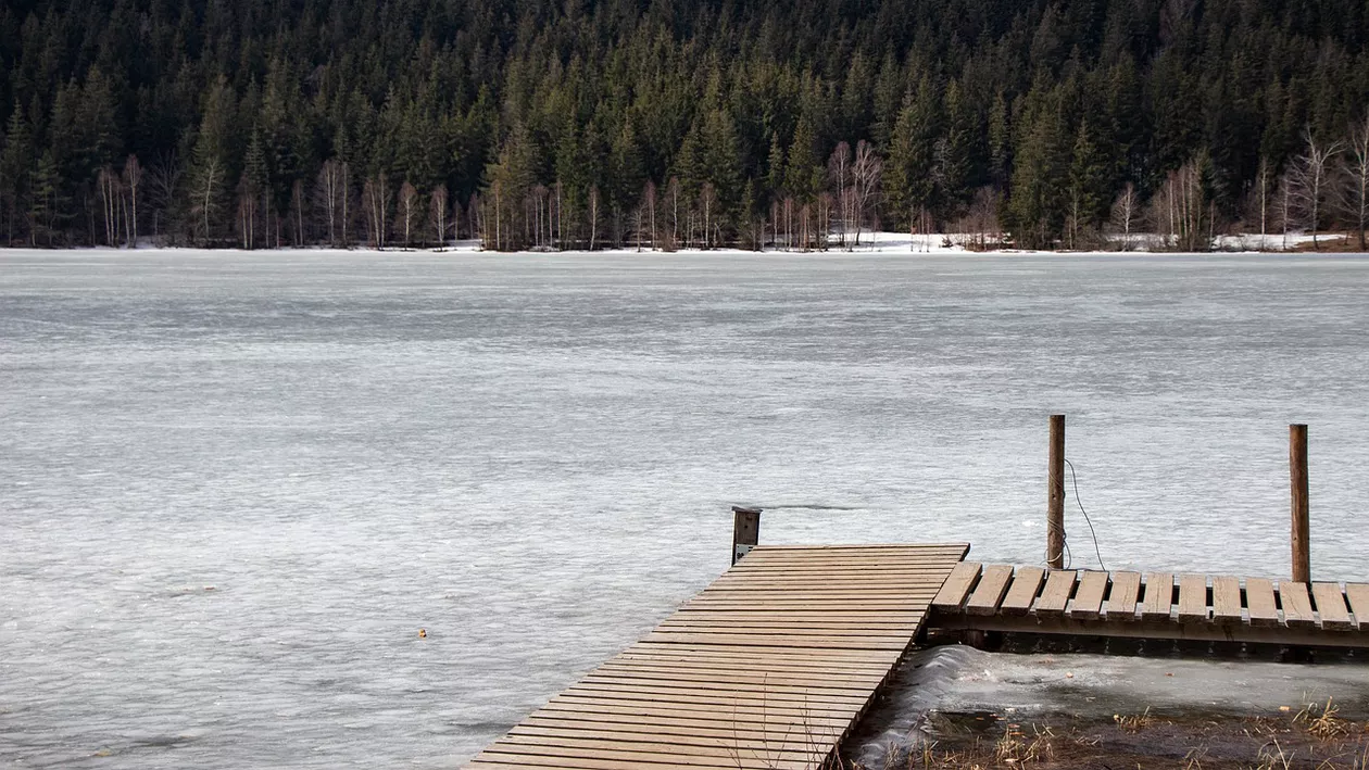 Interdicție pentru turiștii cu bagaje de acces la Lacul Sfânta Ana. Cum justifică autoritățile locale decizia