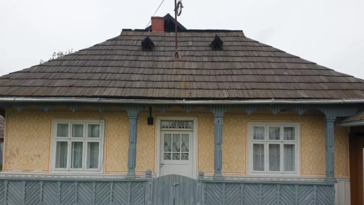Cum arată o casă modernă construită din 80 de tone de paie. Încălzim 170 mp cu doar 80 lei/lună