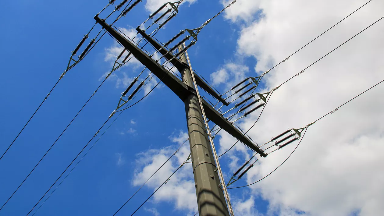 Timiș: 2 bărbați au murit după ce s-au electrocutat în timp ce lucrau la un stâlp