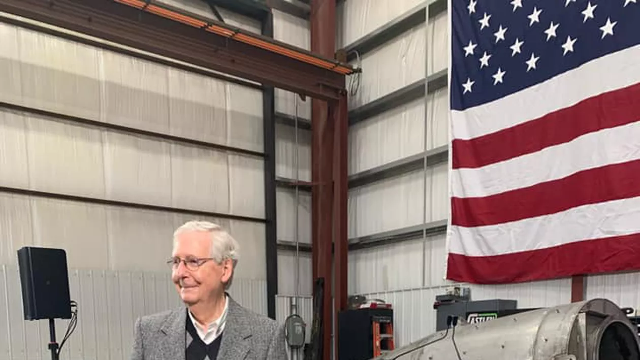 Liderul republicanilor din Senatul american a avut un moment lung de absență în timpul conferinței de presă