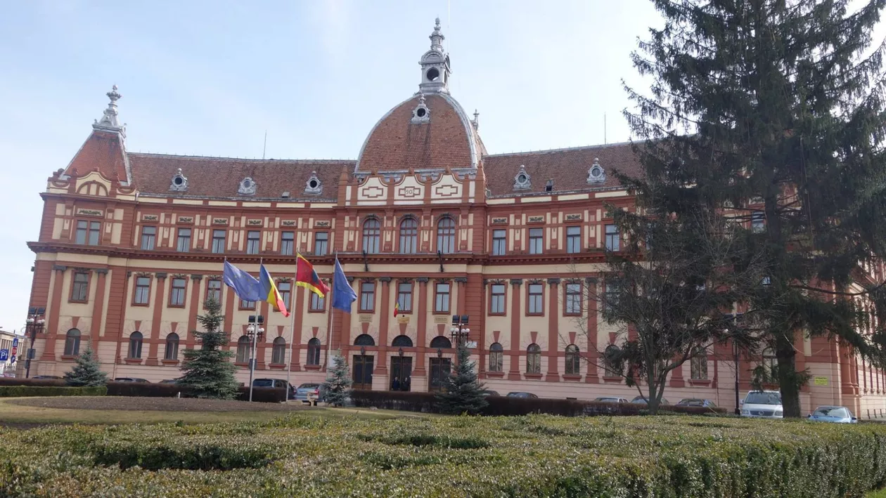 Zeci de demisii în județul Brașov. Funcționarii au fost nevoiți să aleagă între salariu și pensie