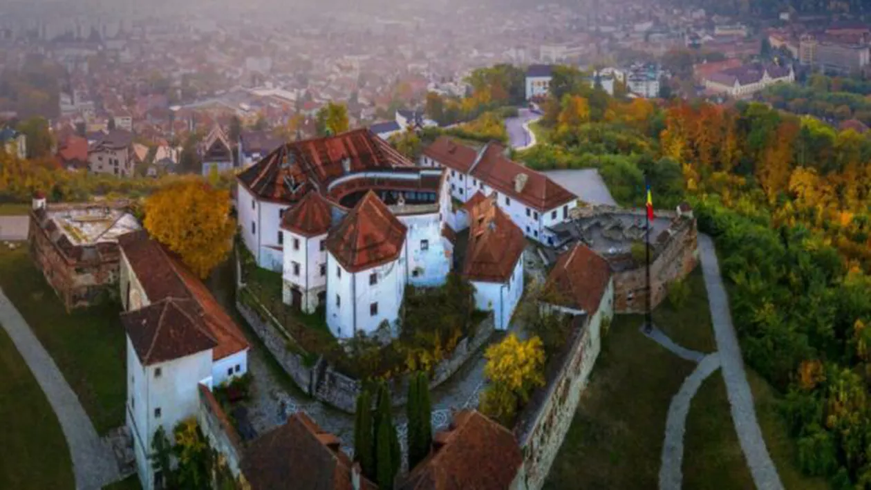 Cetatea Brașovului se deschide din luna septembrie, după ce a fost preluată de primărie