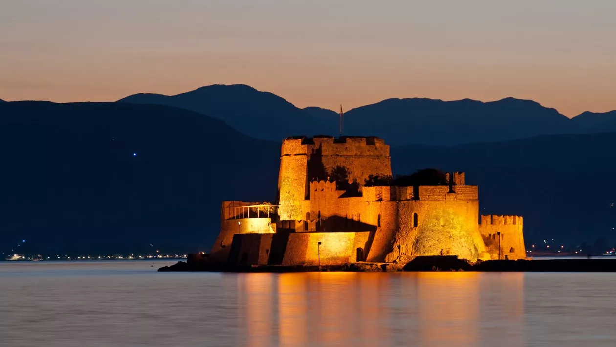 O insulă renumită își redeschide porțile / Turiștii vor putea vizita din nou „bijuteria Greciei”