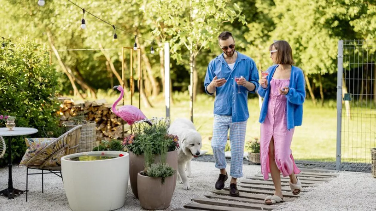 „Staycation”, noul trend adoptat de tot mai mulți români. Ce simt persoanele care îl încearcă