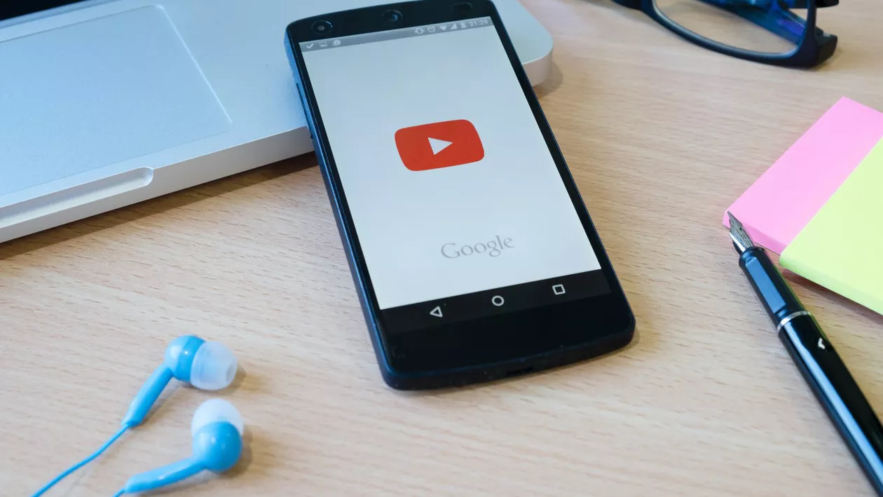 YouTube pregătește o nouă funcție bazată pe Inteligența Artificială / Ce va putea face platforma de streaming