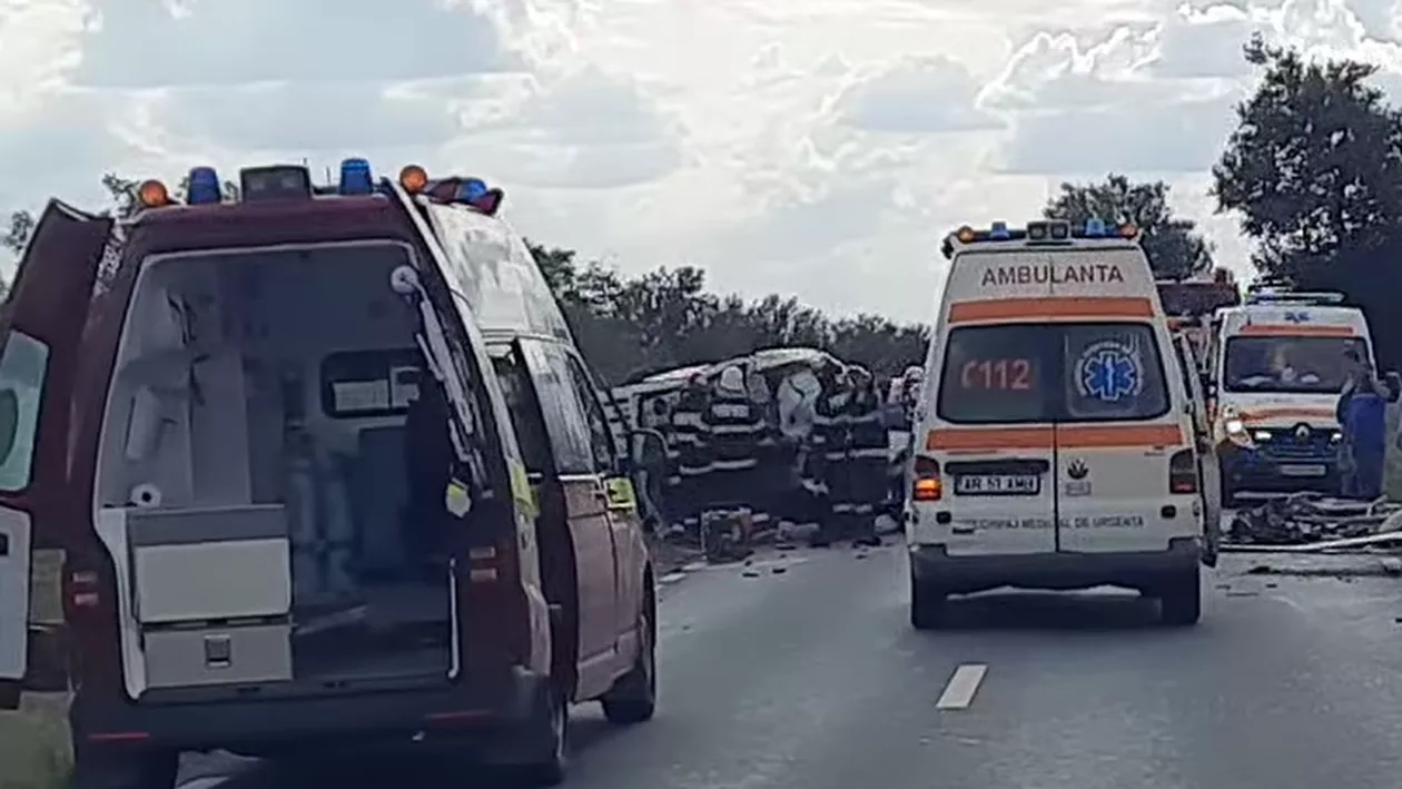 Tragedie în Arad: Un deces și șapte răniți după ce o camionetă și o mașină s-au ciocnit