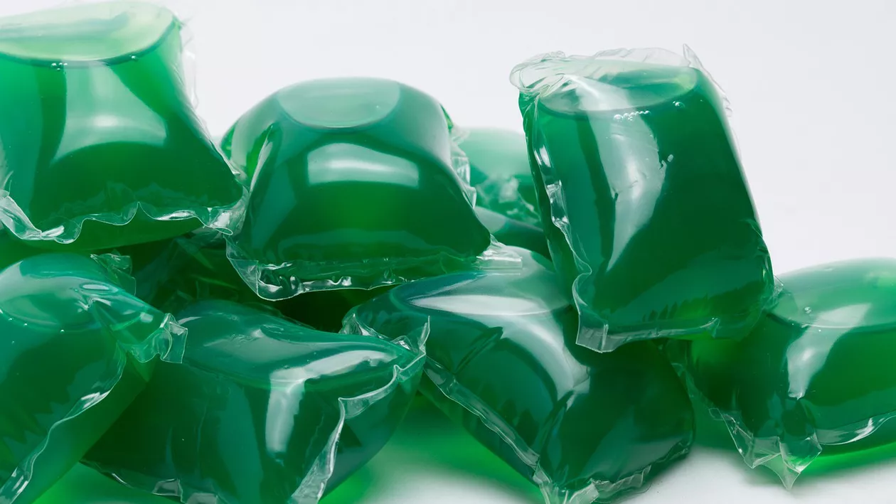 Botoșani: O fetiţă de 2 ani a ajuns la spital după ce a înghiţit o capsulă de detergent lichid