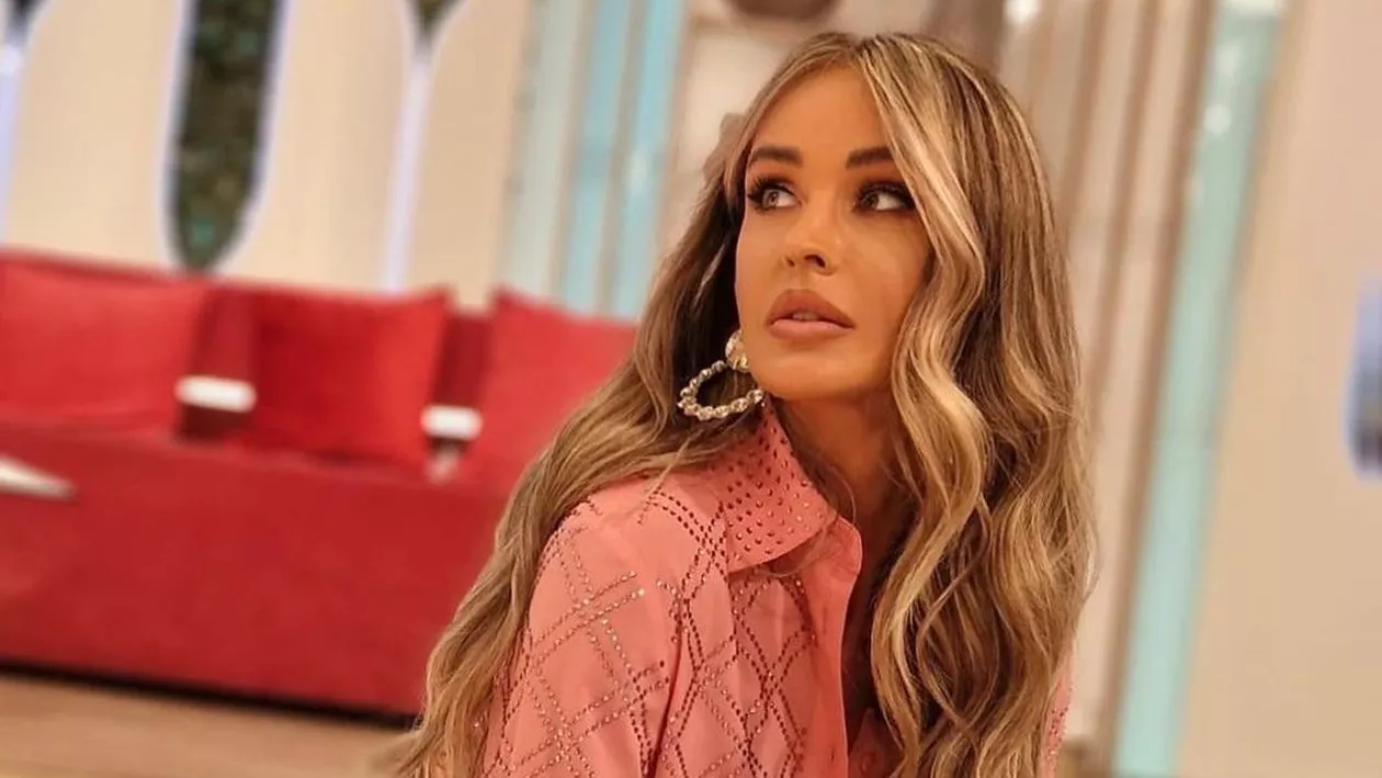 Diana Munteanu, criticată dur pentru că ar fi exagerat cu intervențiile estetice și cu bronzul: „Zici că nu mai ești tu”
