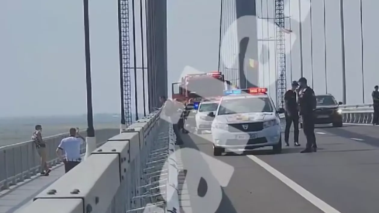 Un tânăr amenință că se aruncă de pe podul de la Brăila. Este prima tentativă de sinucidere după inaugurarea proiectului (VIDEO)