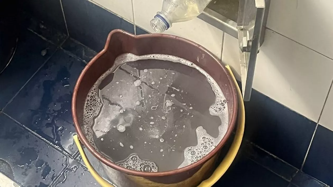 Toaletă improvizată cu o găleată și o sticlă la Aeroportul Otopeni. Sindicatul Europol: Vrem să intrăm în Schengen, dar avem condiții de Evul Mediu