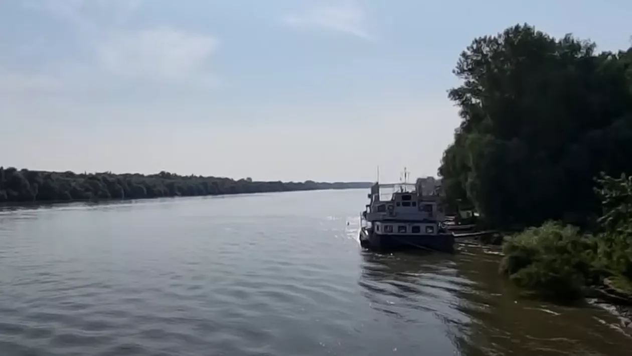 Două ambarcațiuni s-au ciocnit pe Brațul Sfântu Gheorghe! Doi bărbați au fost răniți, iar un altul este dat dispărut