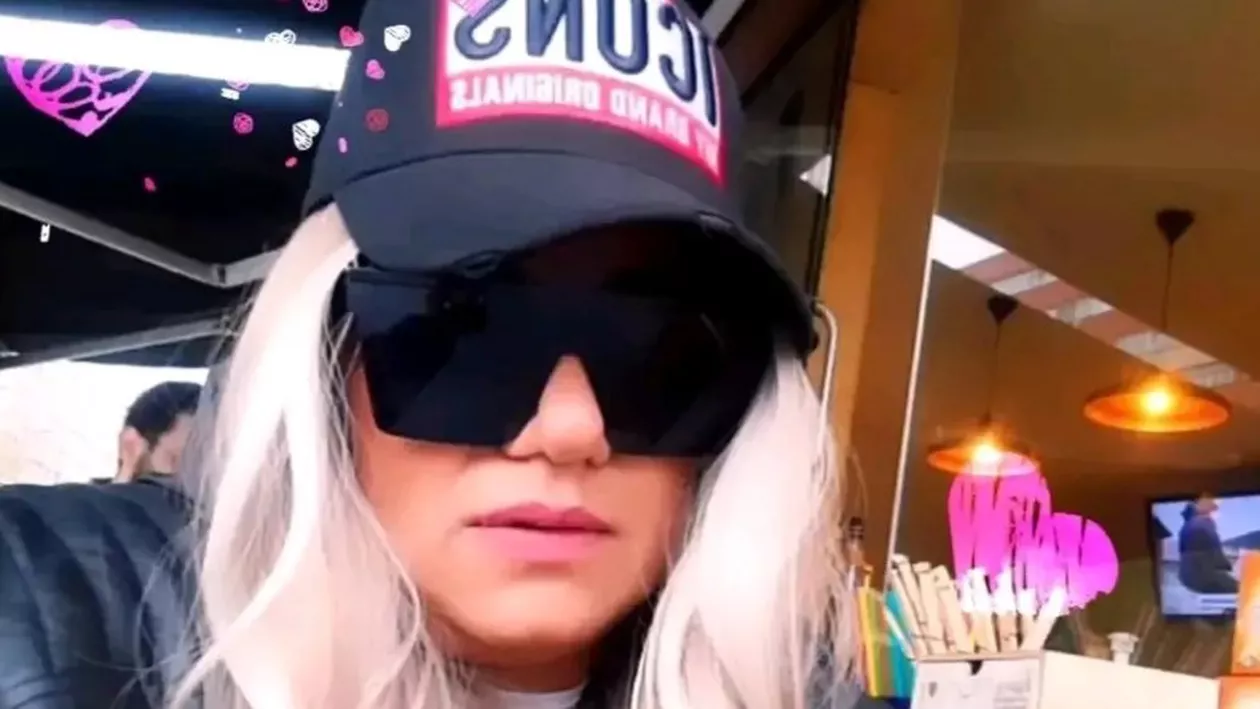 Nikita de România, scandal uriaș în Centrul Vechi al Capitalei. Blondina a fost agresată de un fan înfocat: „Mă obliga să merg cu el să fac video pentru Tik Tok”