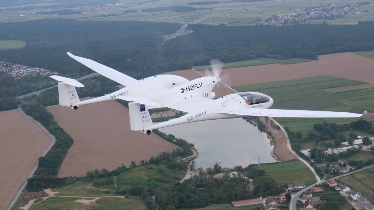 Premieră în zborul fără emisii! Un avion alimentat cu hidrogen lichid a făcut prima cursă