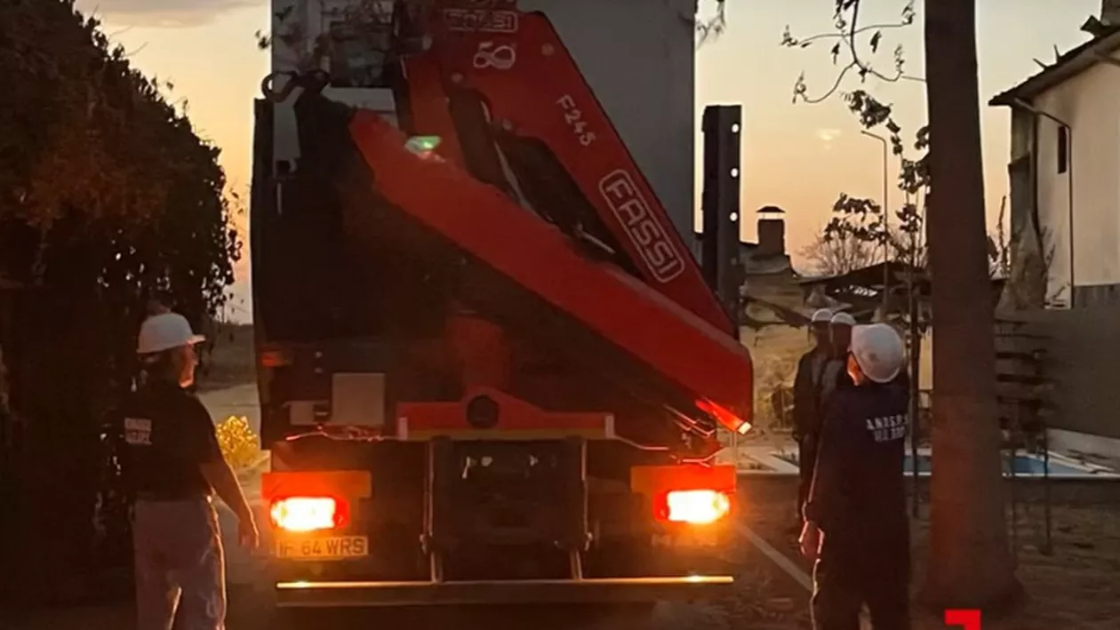 Primul container din cele promise familiilor afectate de explozii a ajuns la Crevedia. Alte patru case modulare sunt pe drum