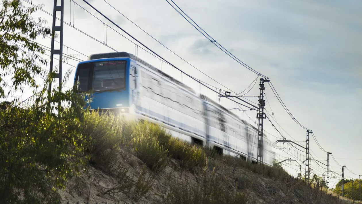 Doi români au furat 2,5 kilometri de cabluri de cupru de cale ferată / Cum au fost pedepsiți bărbații