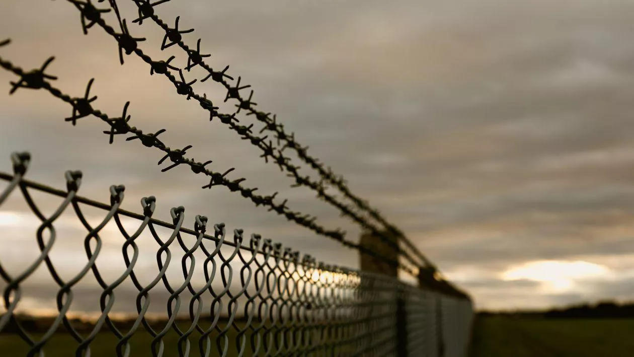 Finlanda a terminat ridicarea primilor 35 de kilometri de gard de la granița cu Rusia. Care este principalul scop al construcției