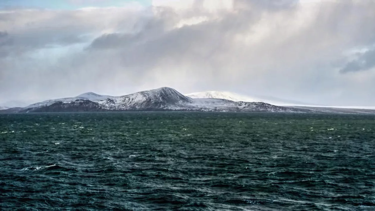 Polul nord magnetic al Pământului se deplasează spre Rusia / Ce presupune acest lucru