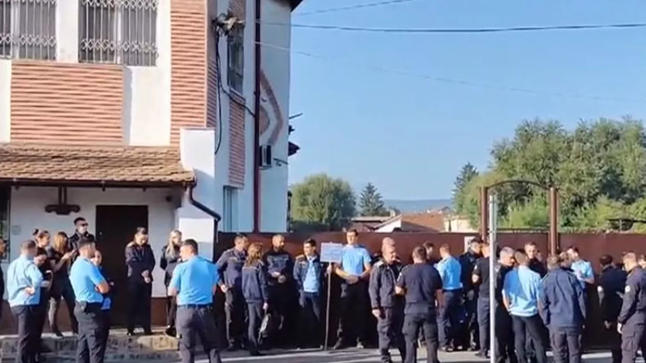 Proteste în mai multe penitenciare: Polițiștii acuză Guvernul de lipsă de respect și amenință cu blocarea sistemului. Principalele revendicări (VIDEO)