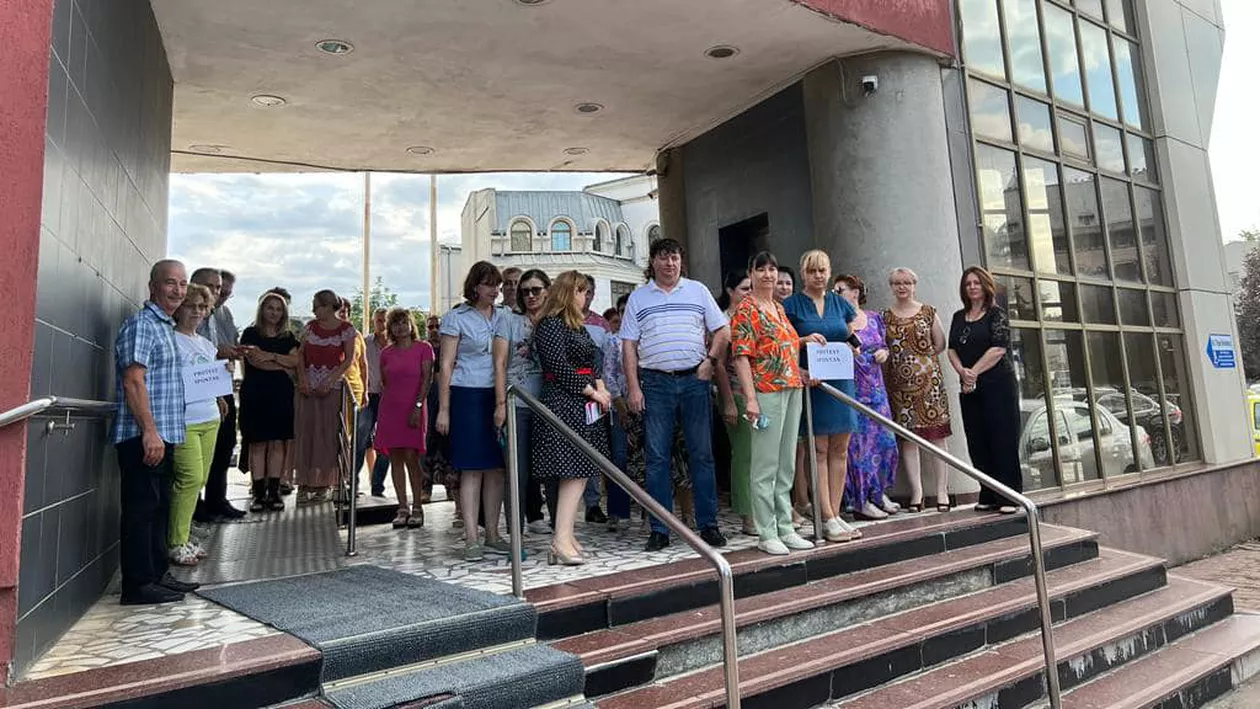 Sindicaliștii din Finanțe ar putea decide marți să declanșeze greva generală