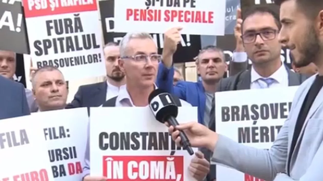 Protest USR la Ministerul Sănătății. Stelian Ion: Rafila trebuie să-și dea demisia. E incompetent și minte cu nerușinare (VIDEO)