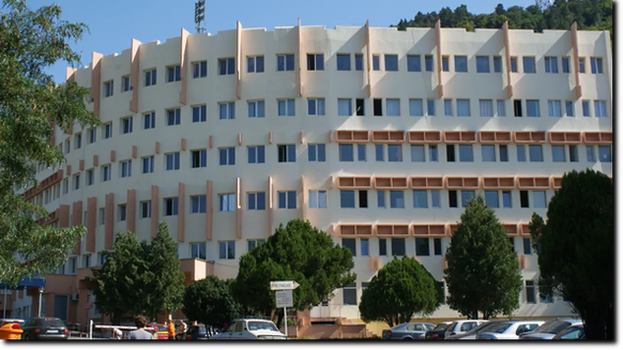 Un pacient al Spitalului de Urgență din Neamț a murit, după ce a căzut de la etajul 2 al unității spitalicești