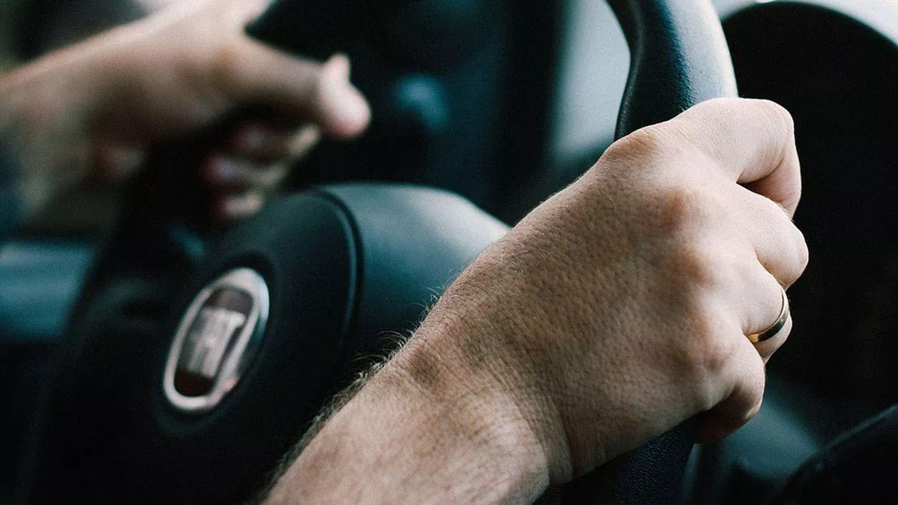 Codul rutier s-ar putea schimba! Din ce motiv ar putea rămâne șoferii români fără permis