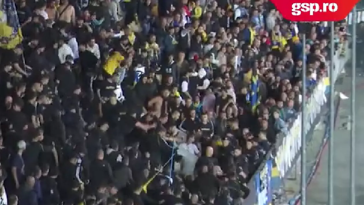 Bătaie în tribune la Petrolul vs FCSB. Un jandarm ar fi fost rănit în ciocnirile cu ultrașii „lupilor”