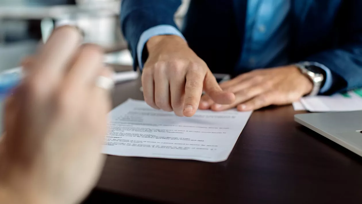 Reguli noi pentru protecția consumatorilor în România. Cum vor fi schimbate contractele la distanță