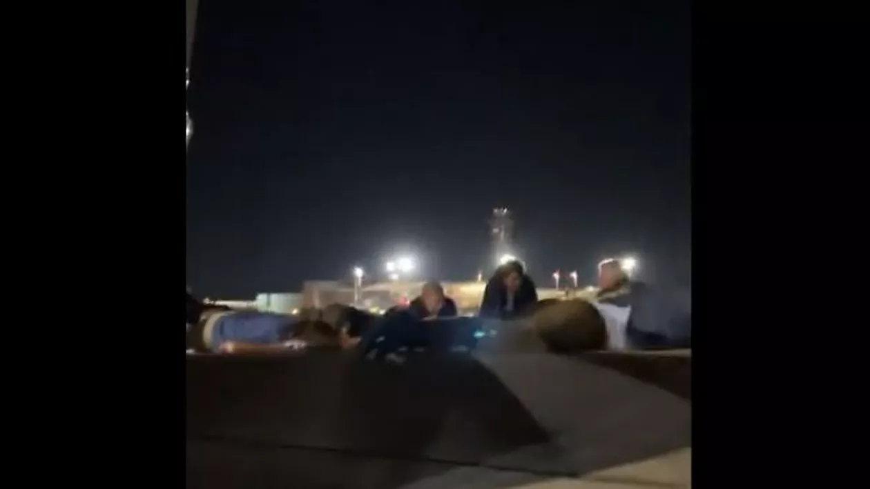Israel: Delegaţia cancelarului Olaf Scholz a trebuit să părăsească avionul și să se întindă pe pistă din cauza unei alarme de atac cu rachetă (VIDEO)