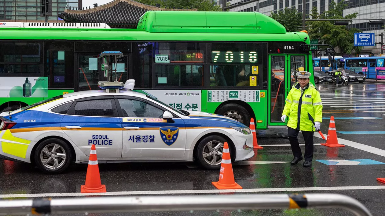 Doi polițiști înjunghiați lângă reședința prezidențială din Coreea de Sud