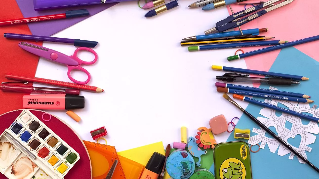 Guvernul a prelungit termenul de depunere a cererilor pentru tichetele educaționale în valoare de 500 de lei. Cine sunt beneficiarii