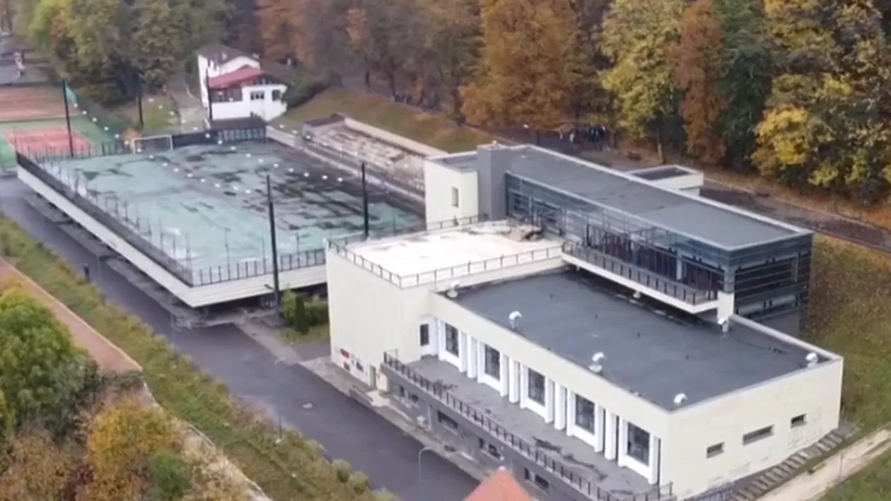 Investiția de 8 milioane de lei este o ruină de 8 ani. Clădirea trebuia să fie emblema Brașovului