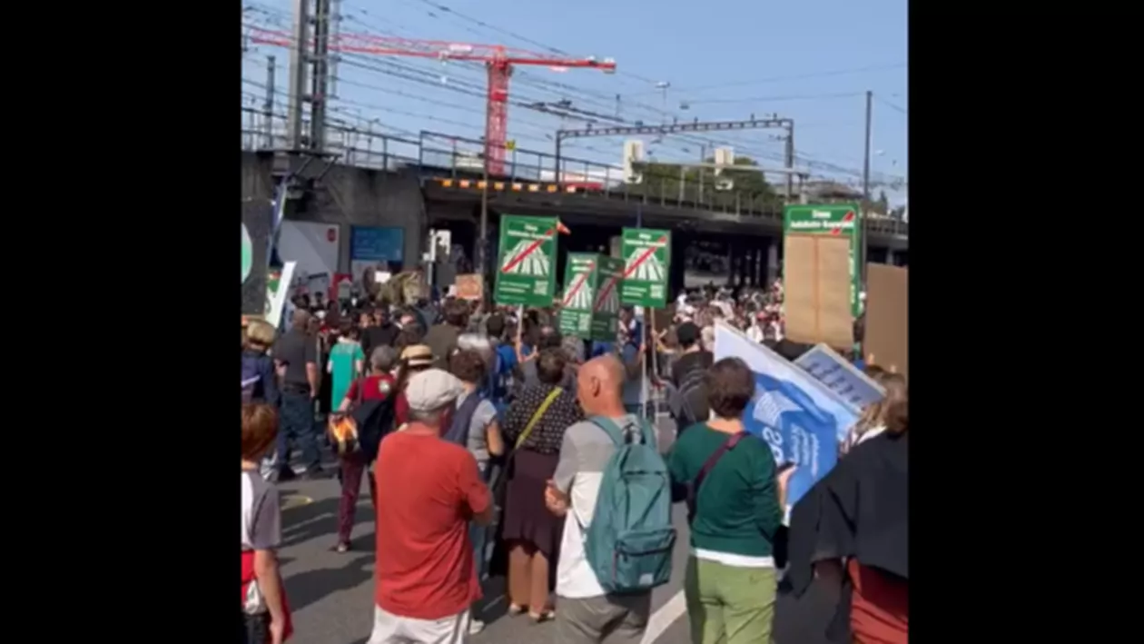 Protest de amploare în capitala Elveției. Oameni cer măsuri mai dure împotriva schimbărilor climatice