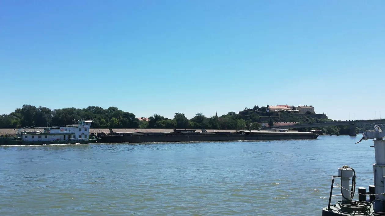 Circulația cu bacul peste Dunăre, între Brăila și Smârdan, a fost oprită complet. Societatea Romnav a suspendat cursele din cauza pierderilor