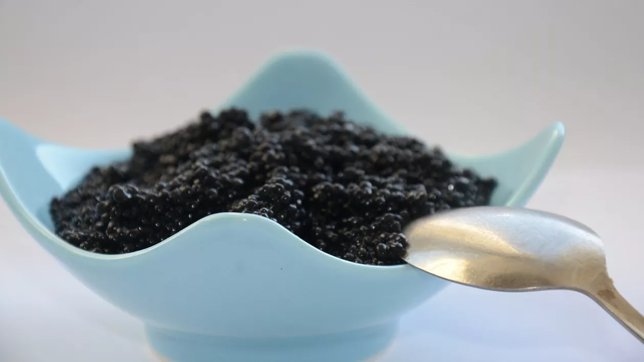 Un român a reușit să fure 13 kilograme de caviar din Belgia. Ce plan a avut