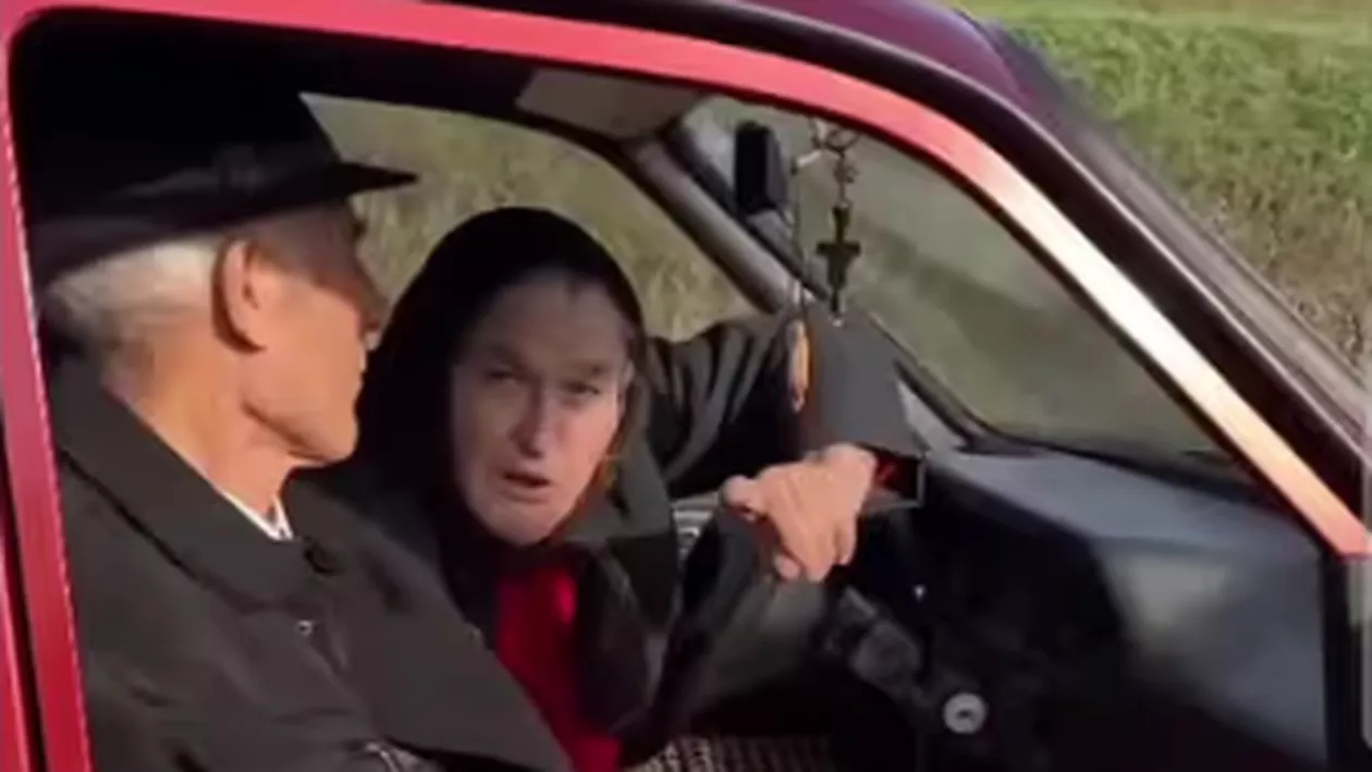 O bătrână din Cluj a devenit virală pe rețelele sociale, după ce reușit să ia permisul la 68 de ani: „M-o prins că umblu cu motocicleta și mi-o făcut dosar penal” (VIDEO)